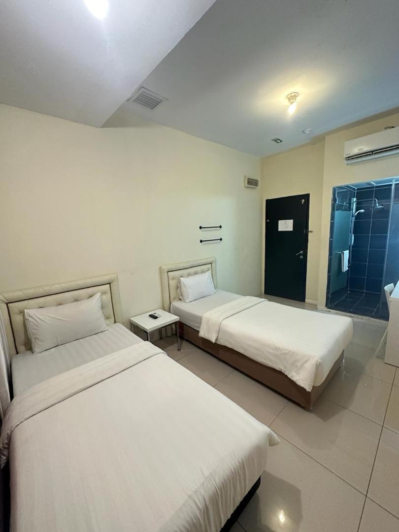 Kingsman Boutique Hotel Kota Kinabalu Exterior photo